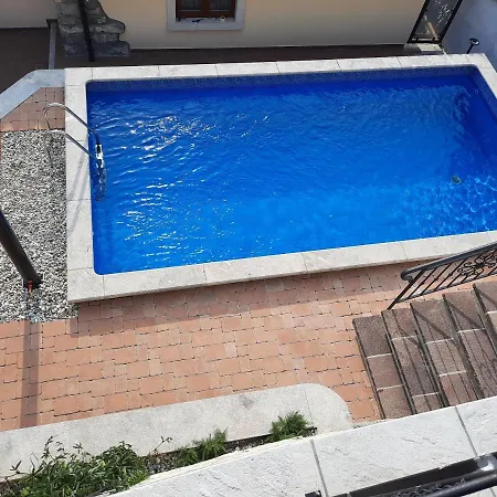 Vila Kuca Za Odmor *